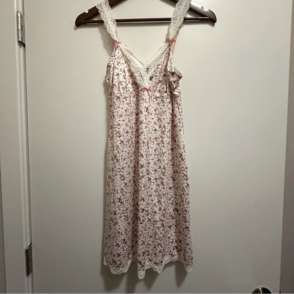 Marilyn Monroe Intimates Floral Lace Trim Nightgown Slip